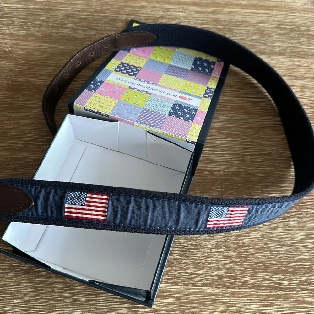 Vineyard Vines Boys’ Leather Trim American Flag Print Canvas Club Belt Size 28